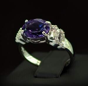 Срібна каблучка 925 проби 3,08 г з бразильським Аметистом та цирконами 3,59 карат Срібна каблучка 925 проби 3,08 г з бразильським Аметистом та цирконами 3,59 карат